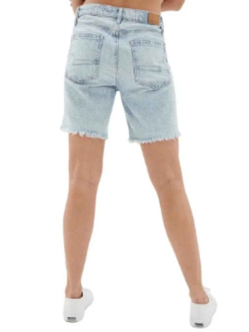 American Eagle Low Rise Denim Baggy Skater Shorts, Light Wash - Size 4